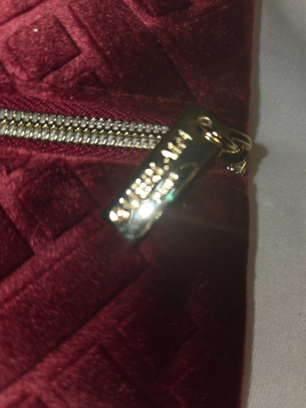 GUERLAIN Paris Small Red Velvet Autumn Pouch Gold Toned Zipper Burgundy Glam - Picture 6 of 9